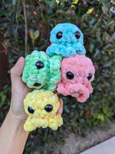 Load image into Gallery viewer, Mini Octo | Crochet Plush Toy